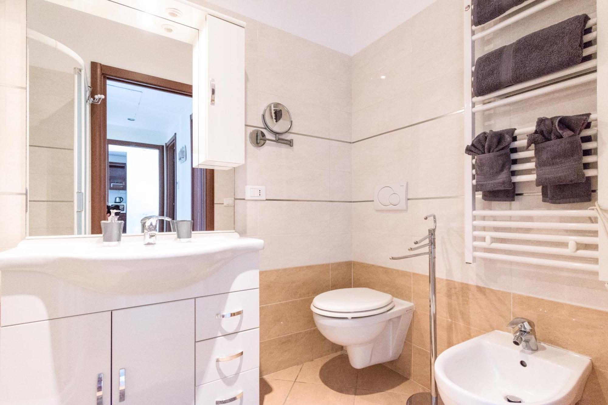 Apartamento Stupendo Trilocale Posto Auto Gratuito - Wifi & Netflix San Remo Exterior foto